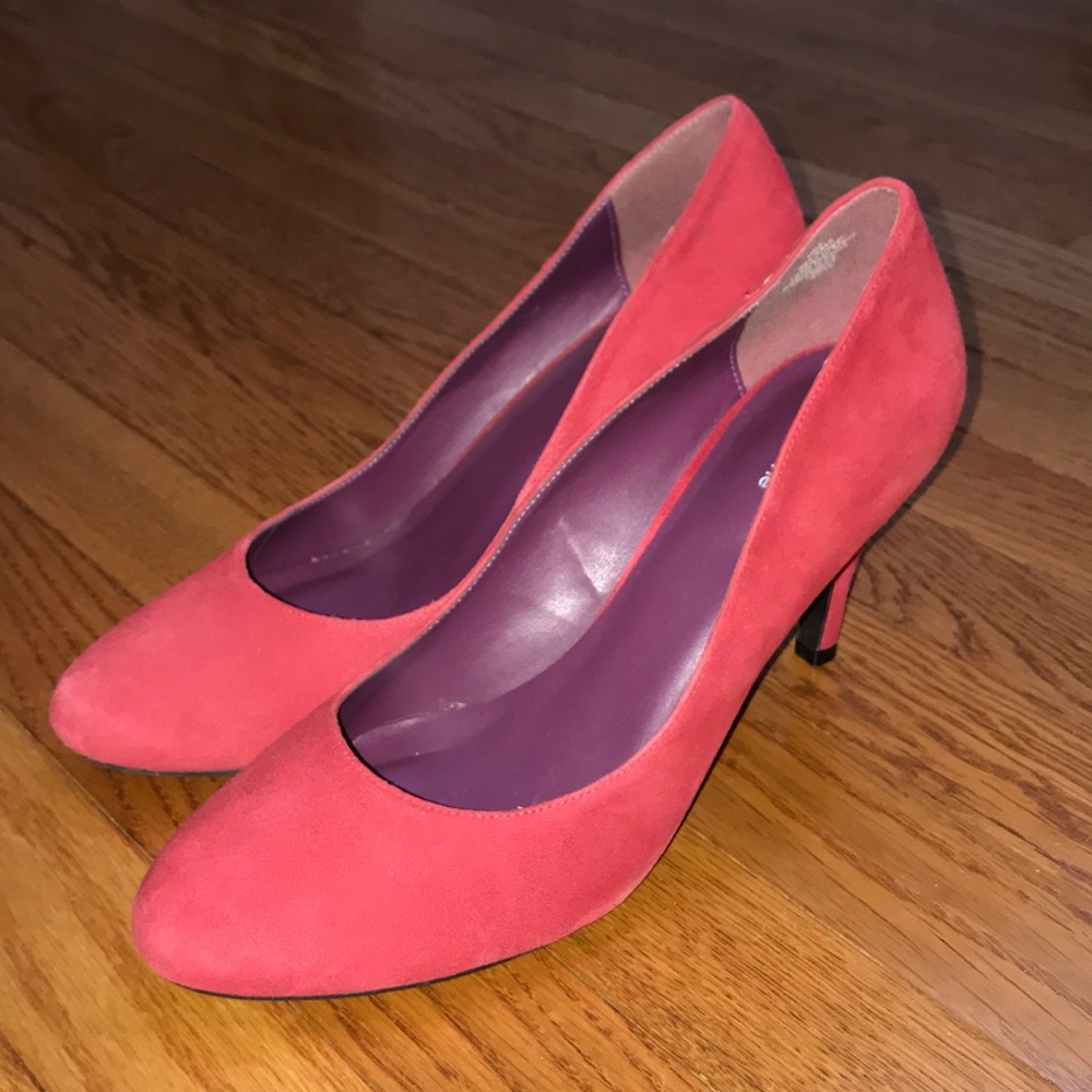 Liz Claiborne Suede 3 1/2in Red Pumps
